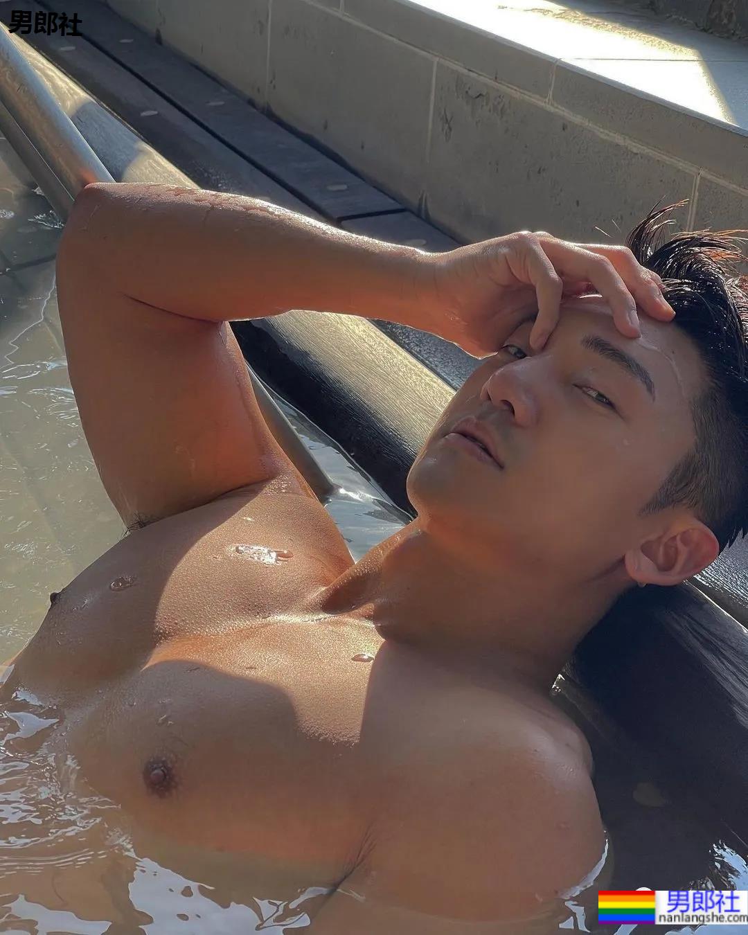 能让金主高兴的合不拢嘴，除了他的写真还有谁？ - 51虹马