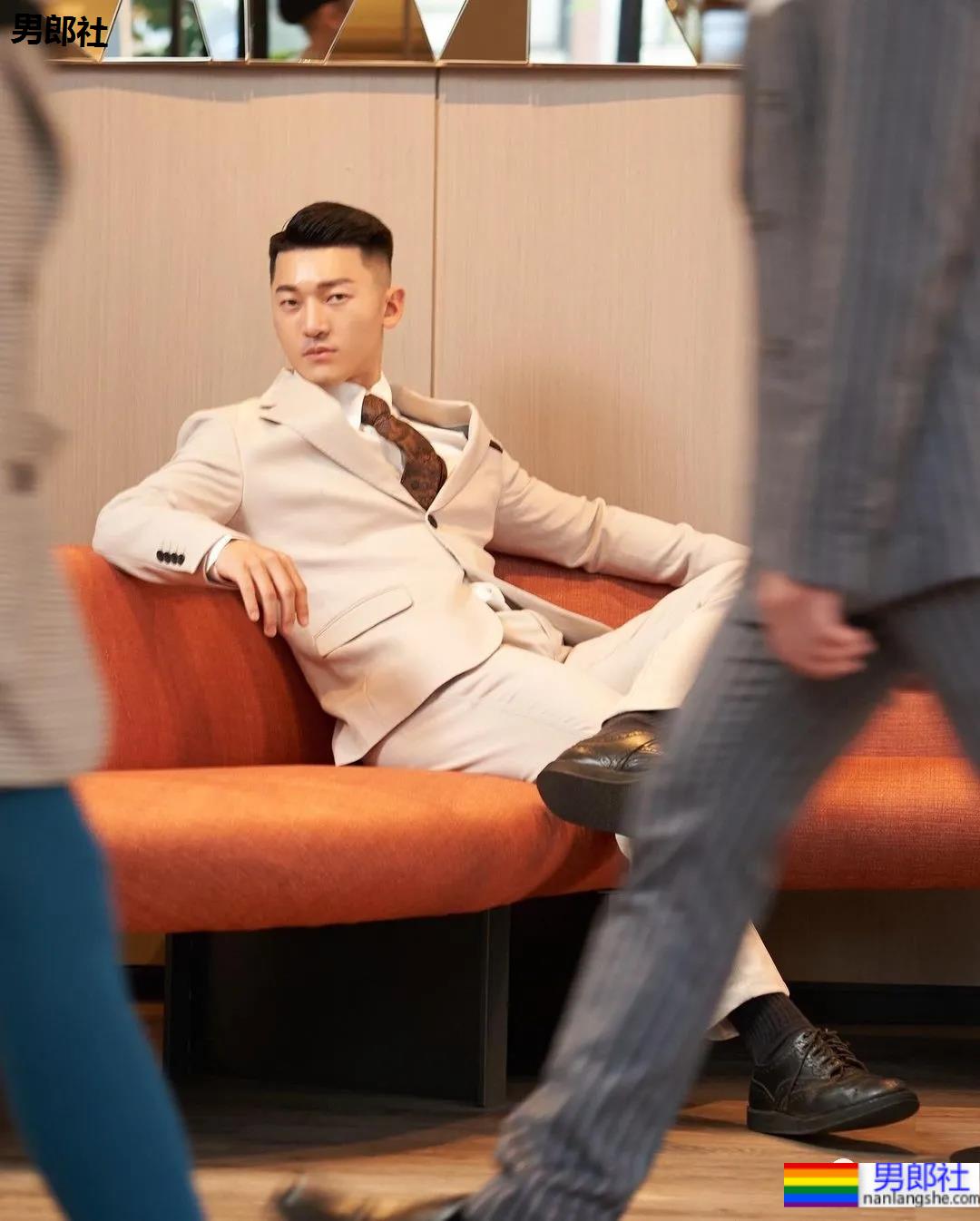 能让金主高兴的合不拢嘴，除了他的写真还有谁？ - 51虹马