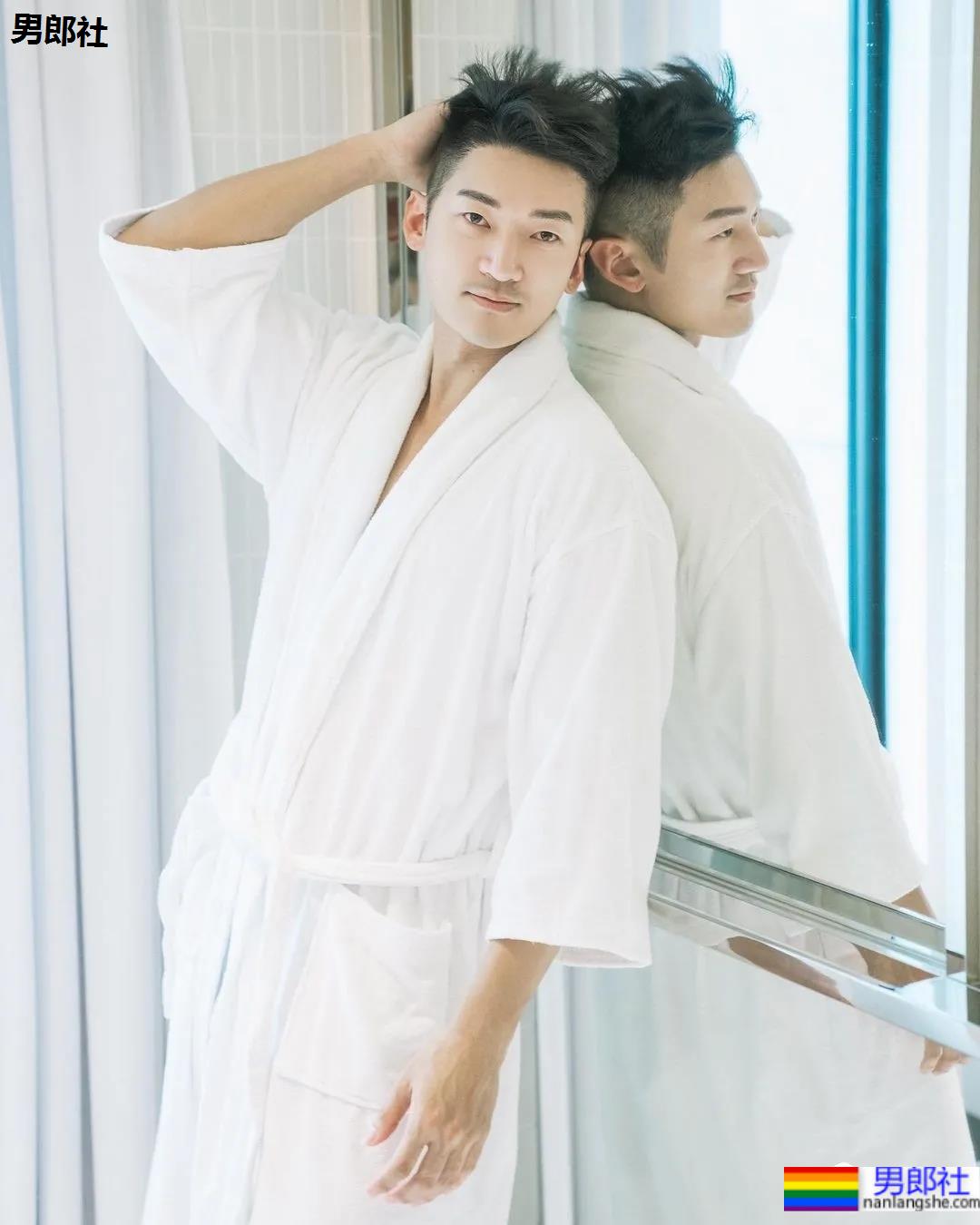 能让金主高兴的合不拢嘴，除了他的写真还有谁？ - 51虹马