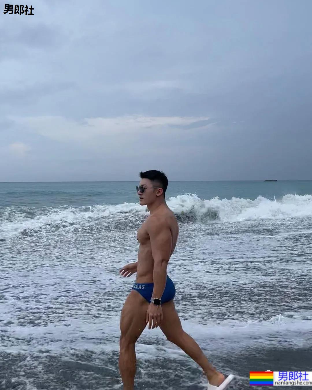 能让金主高兴的合不拢嘴，除了他的写真还有谁？ - 51虹马