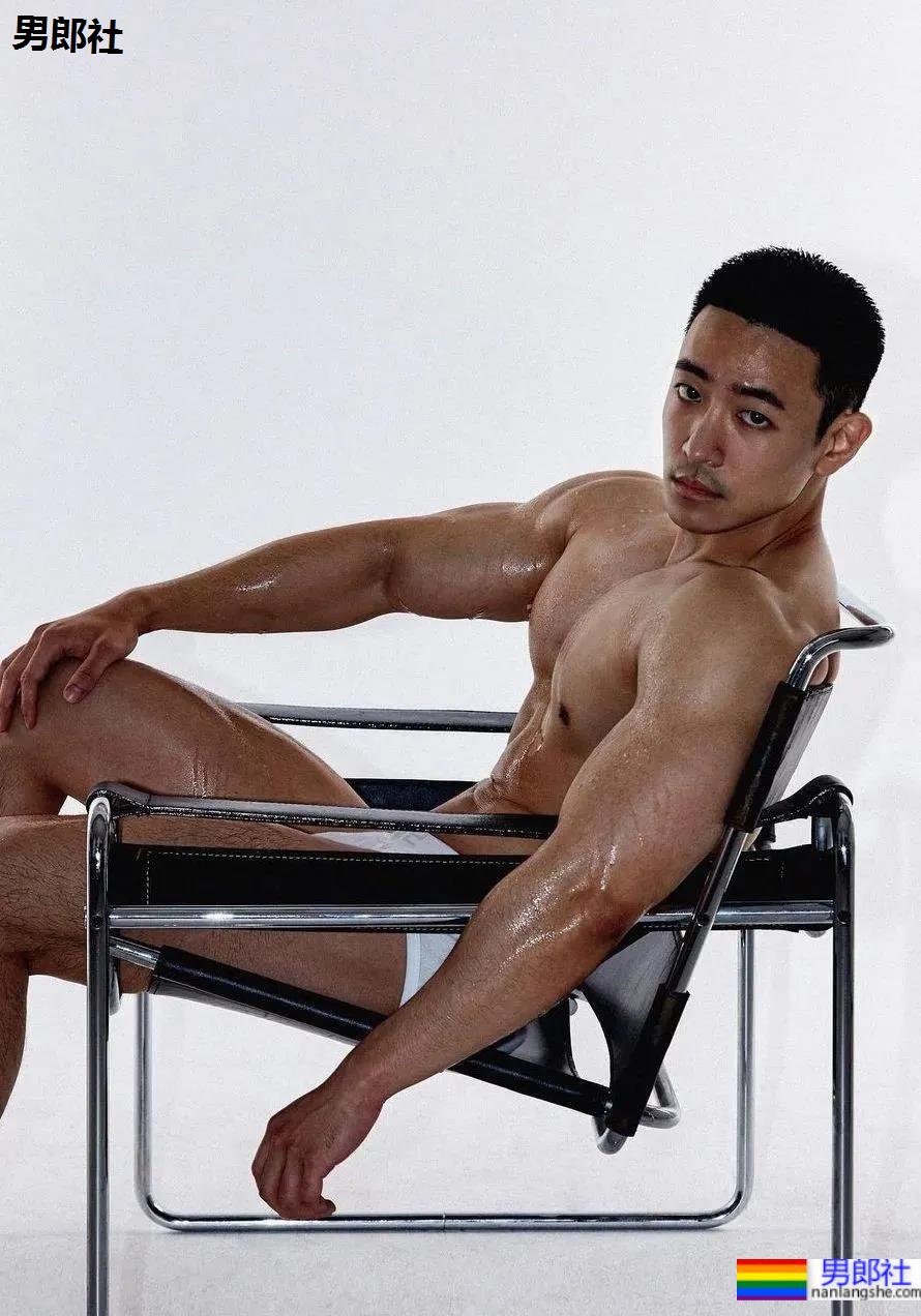 一个能满足金主所有幻想的肌肉壮男！ - 51虹马