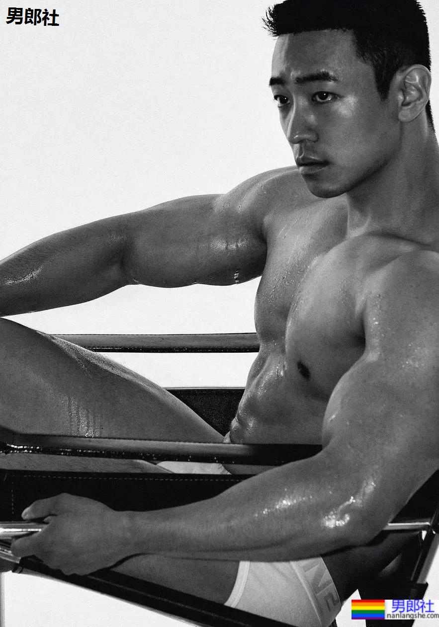 一个能满足金主所有幻想的肌肉壮男！ - 51虹马