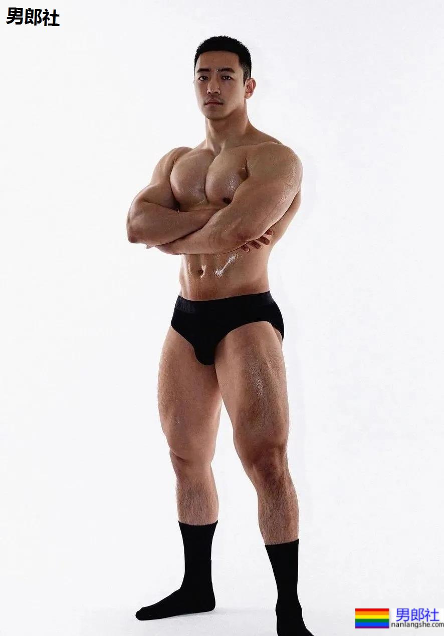 一个能满足金主所有幻想的肌肉壮男！ - 51虹马