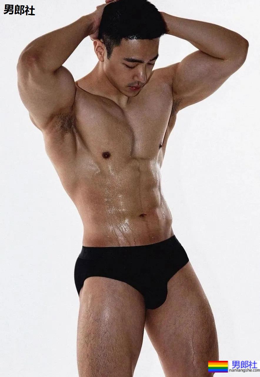 一个能满足金主所有幻想的肌肉壮男！ - 51虹马