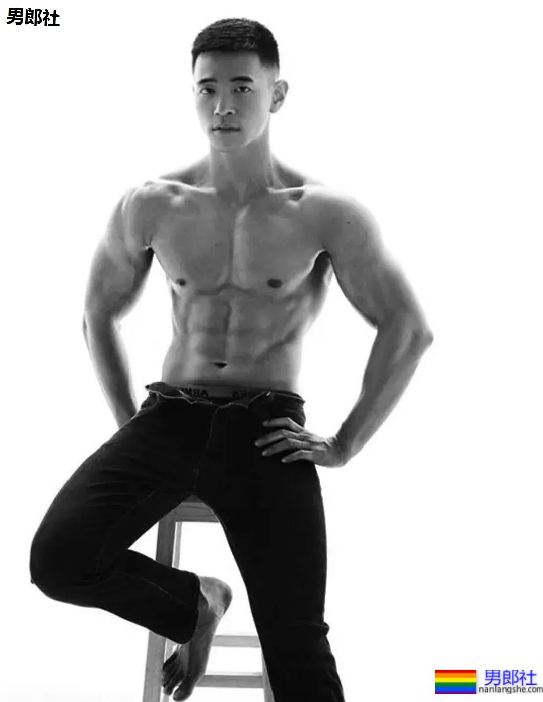 一个能满足金主所有幻想的肌肉壮男！ - 51虹马