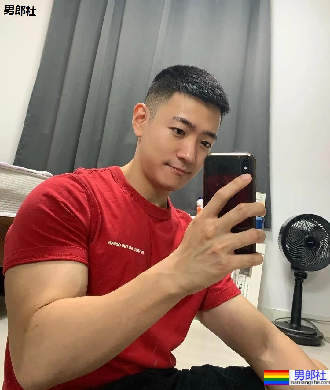 一个能满足金主所有幻想的肌肉壮男！ - 51虹马