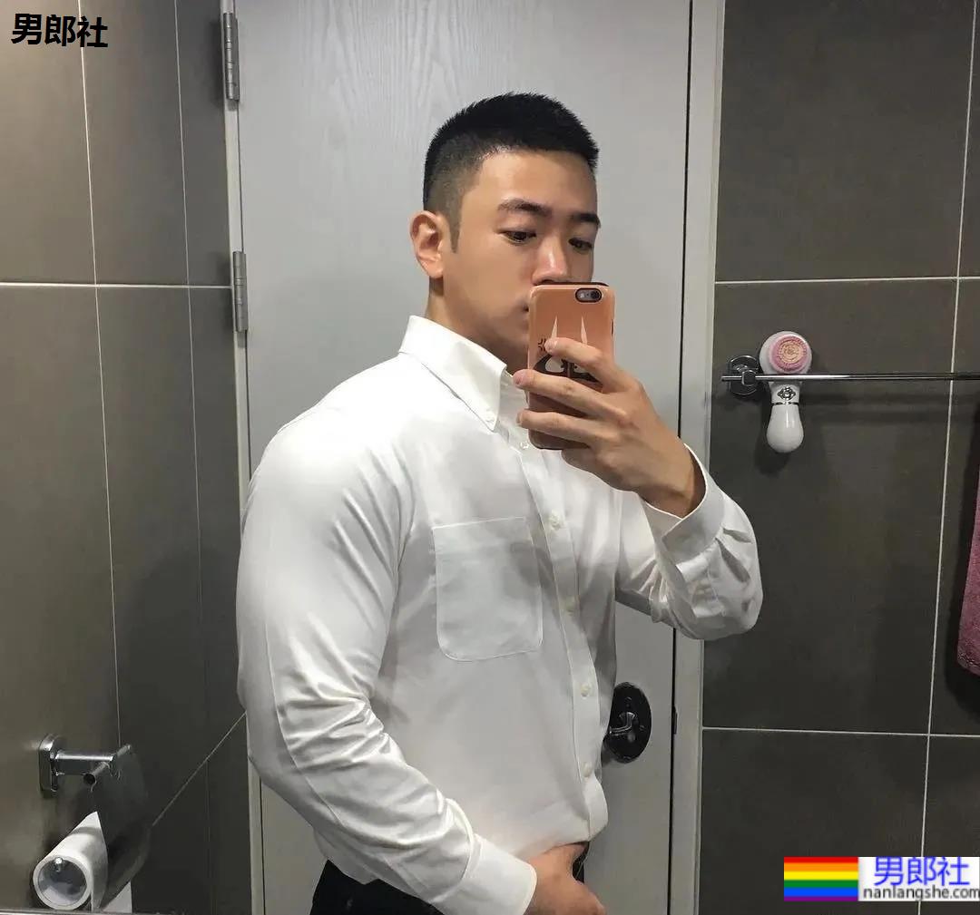 一个能满足金主所有幻想的肌肉壮男！ - 51虹马