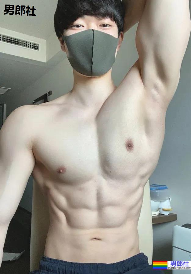 推特日本小伙的胸肌好看，老阿姨都不淡定了！ - 51虹马