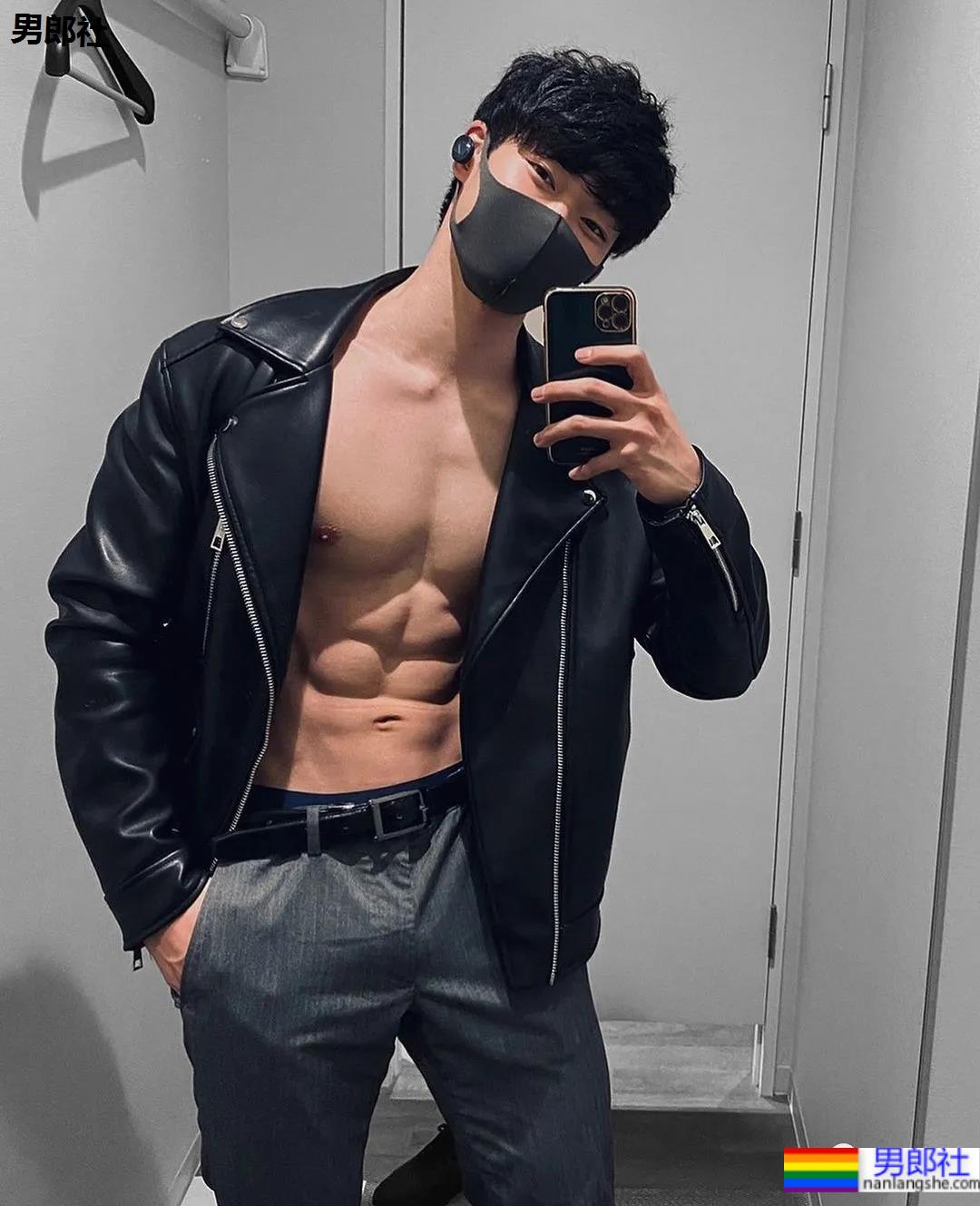 推特日本小伙的胸肌好看，老阿姨都不淡定了！ - 51虹马