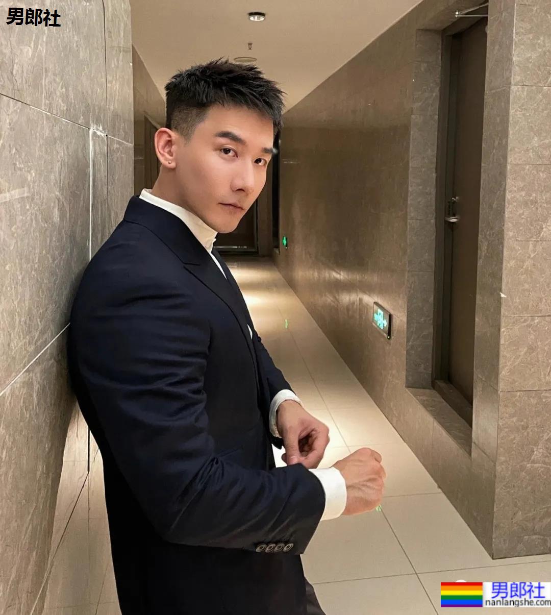 照片被疯传的正装肌肉男找到了，寸头腹肌大长腿，做梦的素材增加了！ - 51虹马