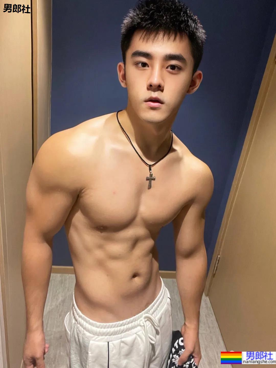 童颜肌肉小奶狗，你接受这么可爱的腹肌男友吗？-51虹马