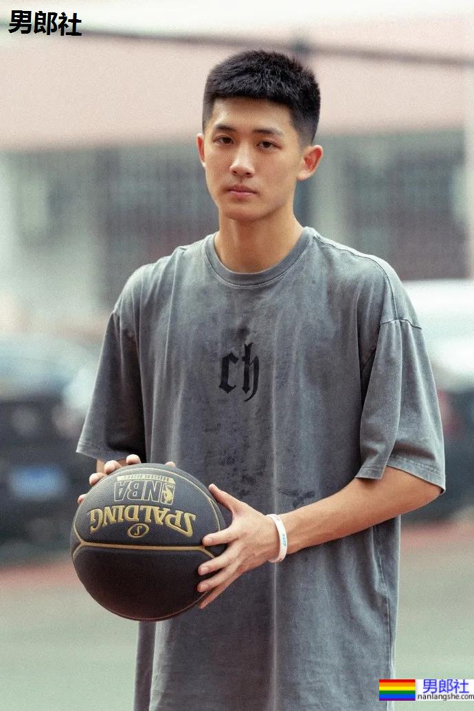 湖南理工02年185CM篮球体育生,薄肌寸头长腿弟弟也太可了吧! - 51虹马 湖南理工02年185CM篮球体育生,薄肌寸头长腿弟弟也太可了吧! - 51虹马