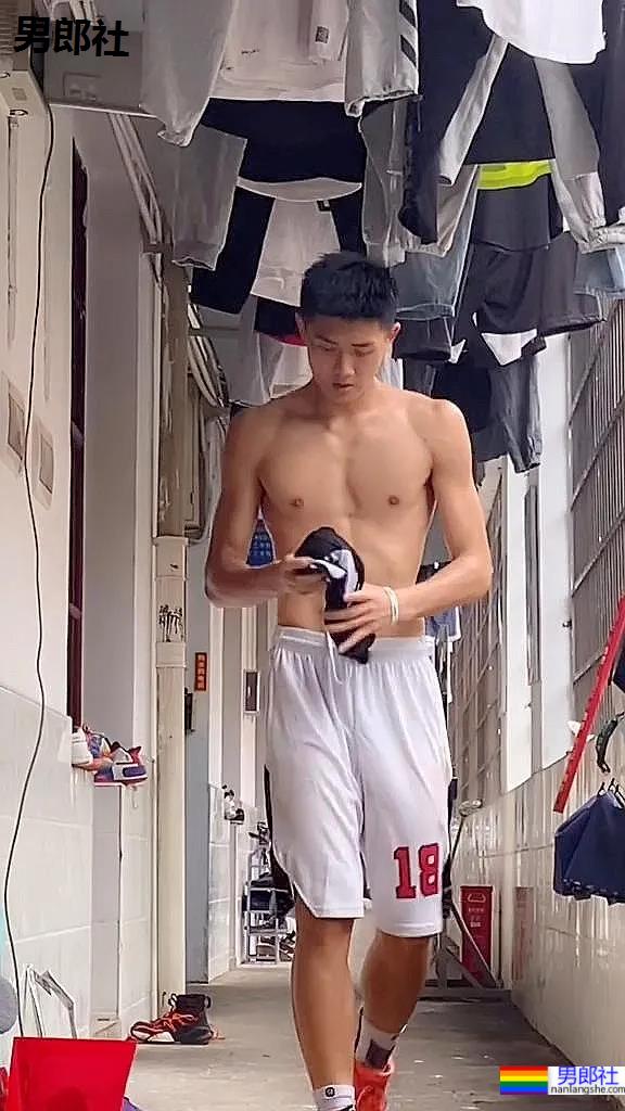 湖南理工02年185CM篮球体育生,薄肌寸头长腿弟弟也太可了吧! - 51虹马 湖南理工02年185CM篮球体育生,薄肌寸头长腿弟弟也太可了吧! - 51虹马