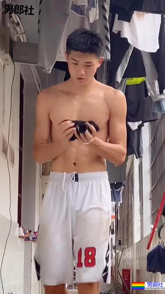 湖南理工02年185CM篮球体育生,薄肌寸头长腿弟弟也太可了吧! - 51虹马 湖南理工02年185CM篮球体育生,薄肌寸头长腿弟弟也太可了吧! - 51虹马