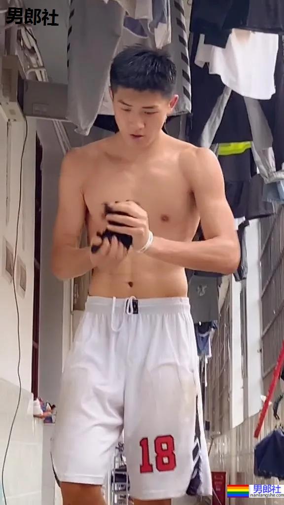 湖南理工02年185CM篮球体育生,薄肌寸头长腿弟弟也太可了吧! - 51虹马 湖南理工02年185CM篮球体育生,薄肌寸头长腿弟弟也太可了吧! - 51虹马