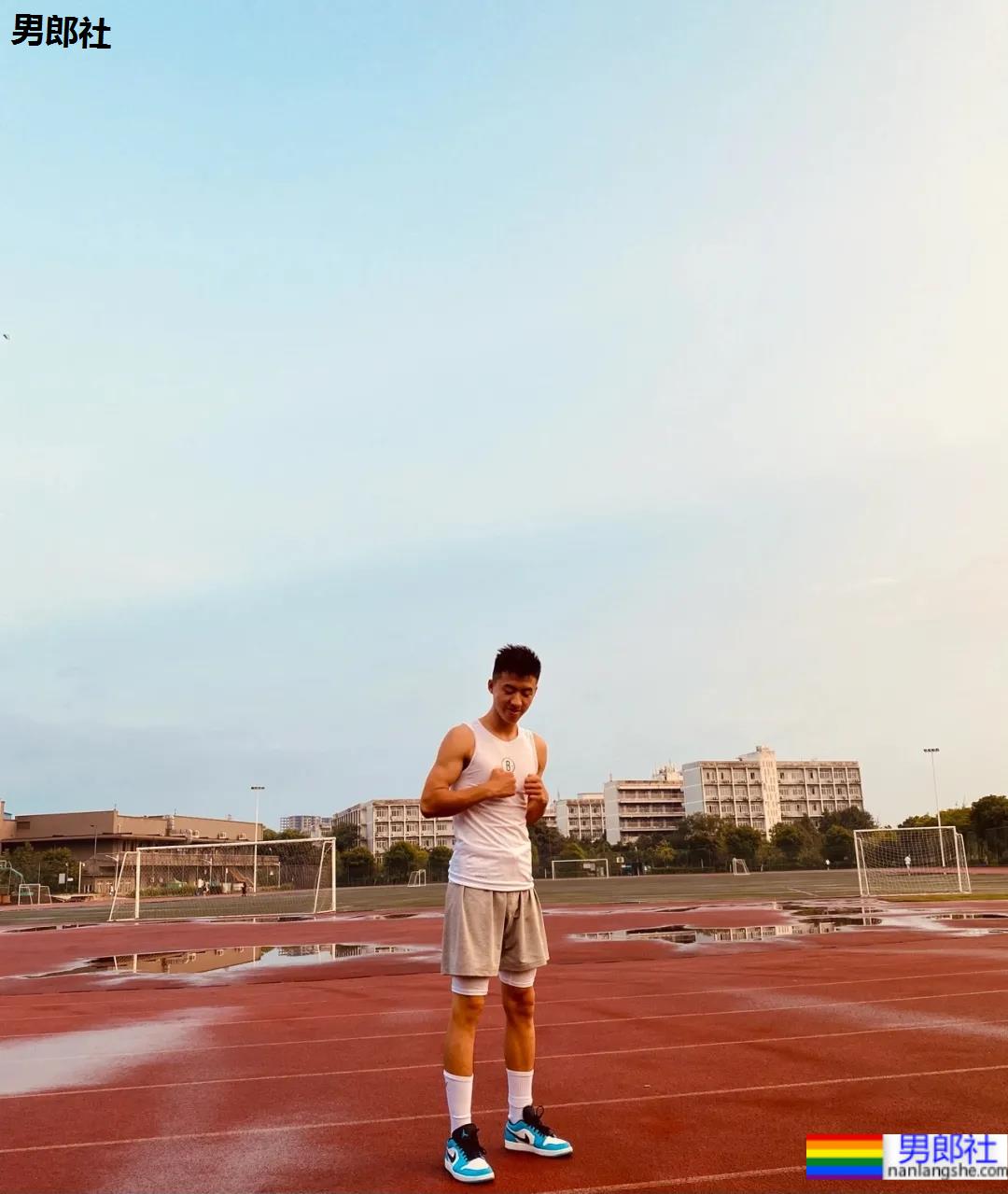 185CM成都篮球帅哥找到了!球场流汗脱衣打球太A了! - 51虹马 185CM成都篮球帅哥找到了!球场流汗脱衣打球太A了! - 51虹马