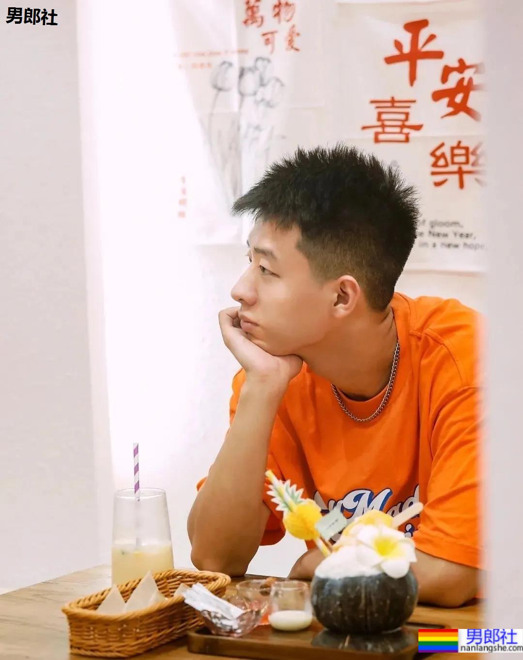 185CM成都篮球帅哥找到了!球场流汗脱衣打球太A了! - 51虹马 185CM成都篮球帅哥找到了!球场流汗脱衣打球太A了! - 51虹马