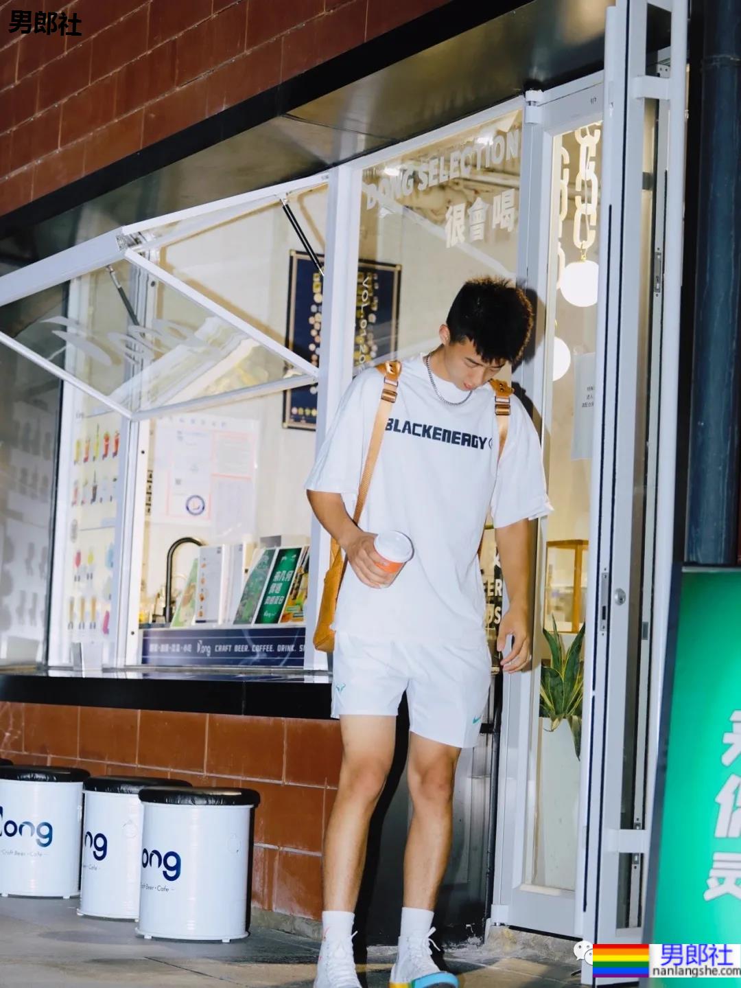 185CM成都篮球帅哥找到了!球场流汗脱衣打球太A了! - 51虹马 185CM成都篮球帅哥找到了!球场流汗脱衣打球太A了! - 51虹马