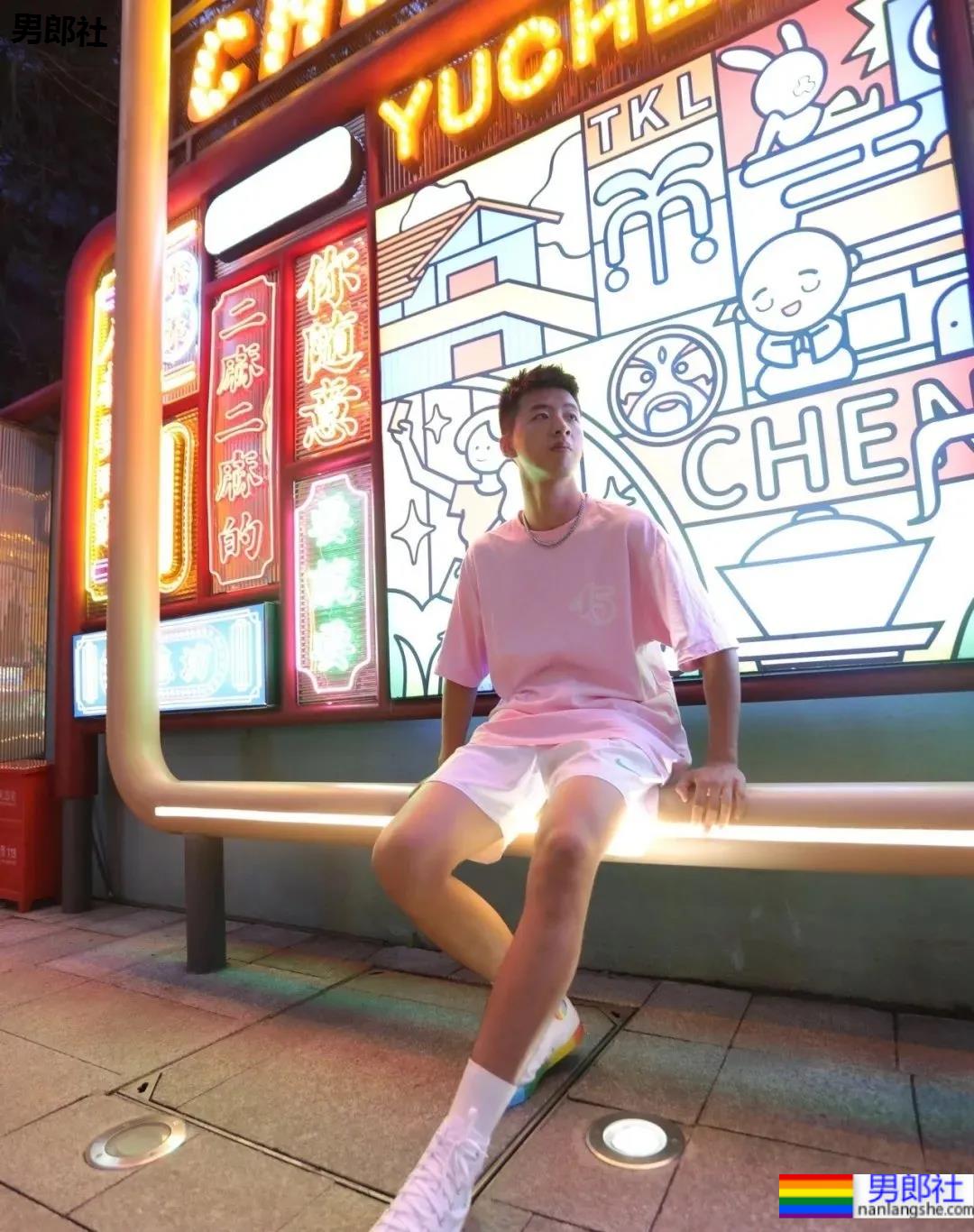 185CM成都篮球帅哥找到了!球场流汗脱衣打球太A了! - 51虹马 185CM成都篮球帅哥找到了!球场流汗脱衣打球太A了! - 51虹马