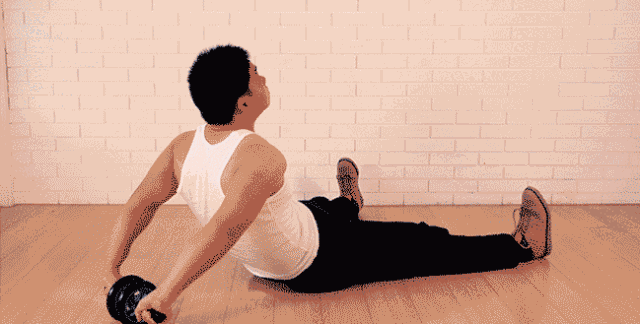 推特日本小伙的胸肌好看，老阿姨都不淡定了！ - 51虹马