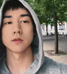 又一位胸肌撑爆衣服的裁判火了！奶狗脸狼狗身，这身材简直绝了 - 51虹马