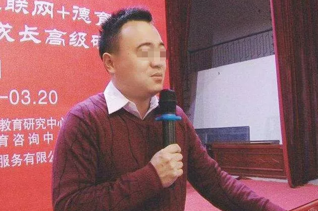 成都男教师猥亵20名男学生,男同事也不放过! - 51虹马 成都男教师猥亵20名男学生,男同事也不放过! - 51虹马