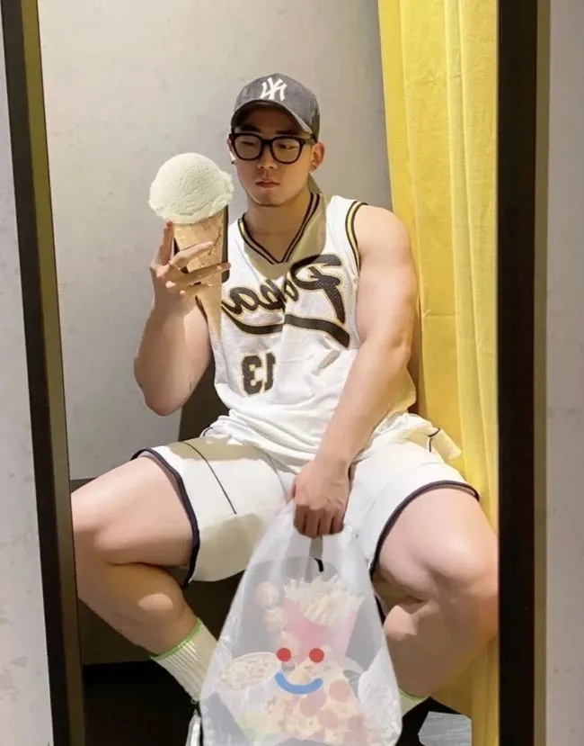 宁波这对双胞胎肌肉帅哥火了！ - 51虹马