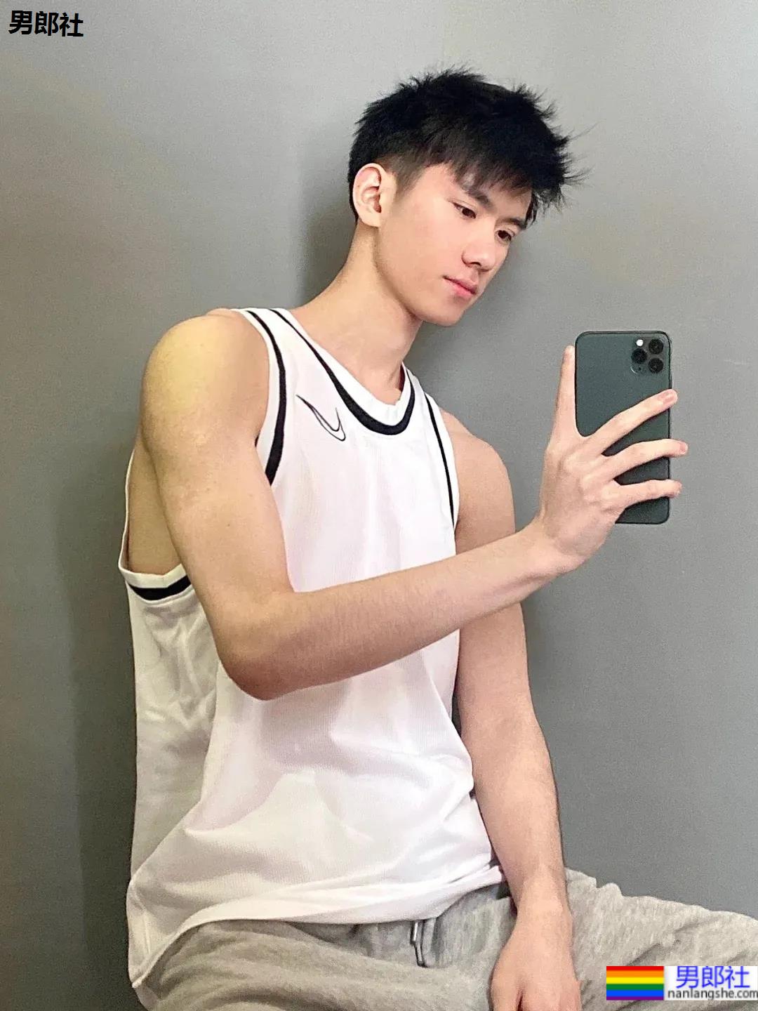 18岁毛球小哥哥太帅了！ - 51虹马