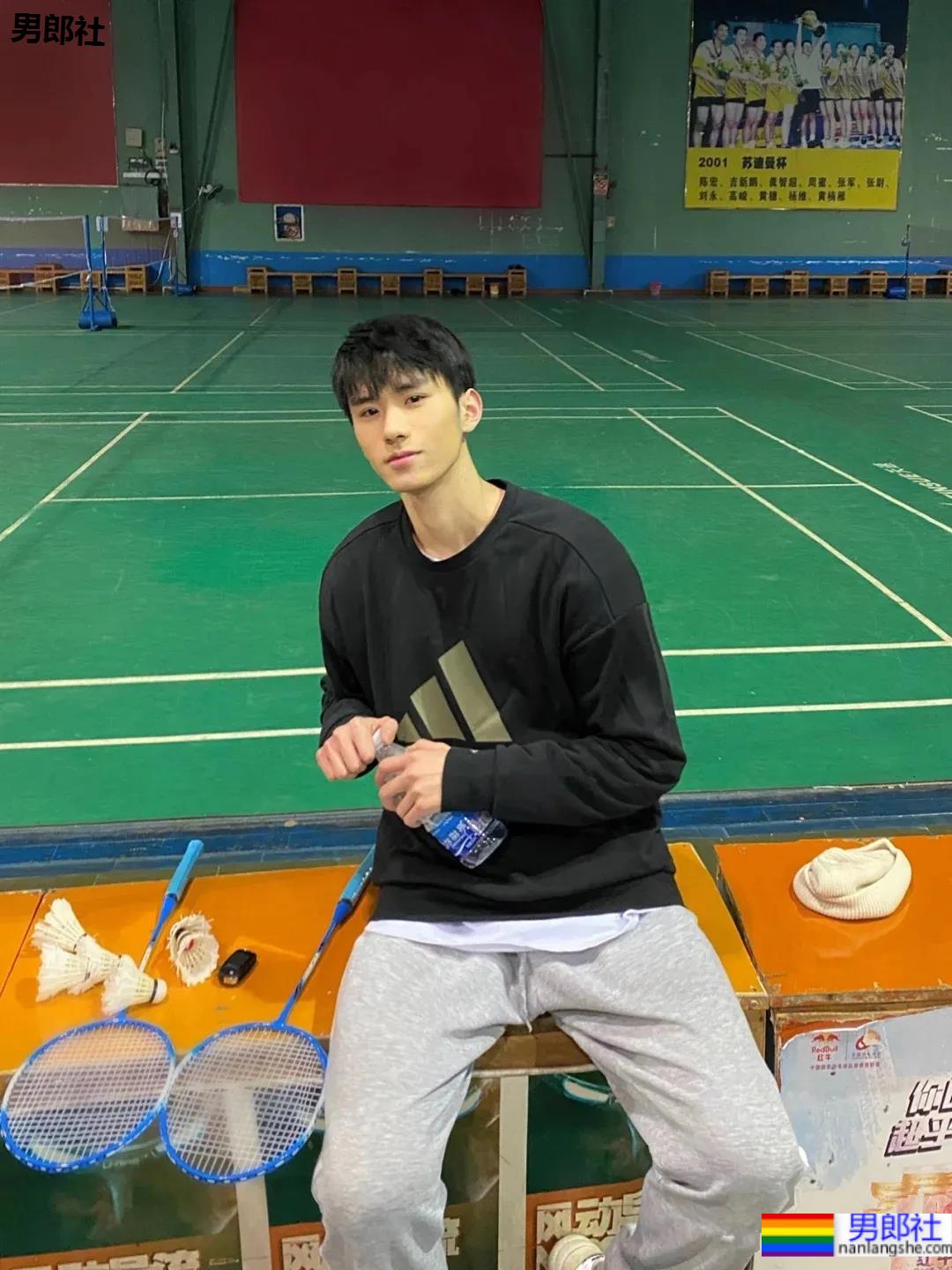 18岁毛球小哥哥太帅了！ - 51虹马