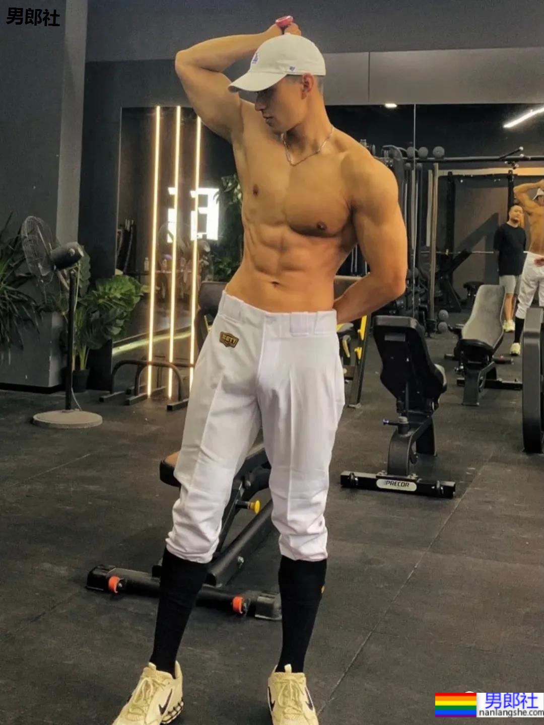 专访网红帅哥刘聪:寸头男生到底有多欲!四川屈楚萧太爱了! - 51虹马 专访网红帅哥刘聪:寸头男生到底有多欲!四川屈楚萧太爱了! - 51虹马