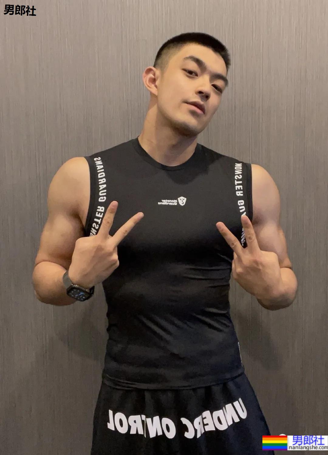 专访网红帅哥刘聪:寸头男生到底有多欲!四川屈楚萧太爱了! - 51虹马 专访网红帅哥刘聪:寸头男生到底有多欲!四川屈楚萧太爱了! - 51虹马