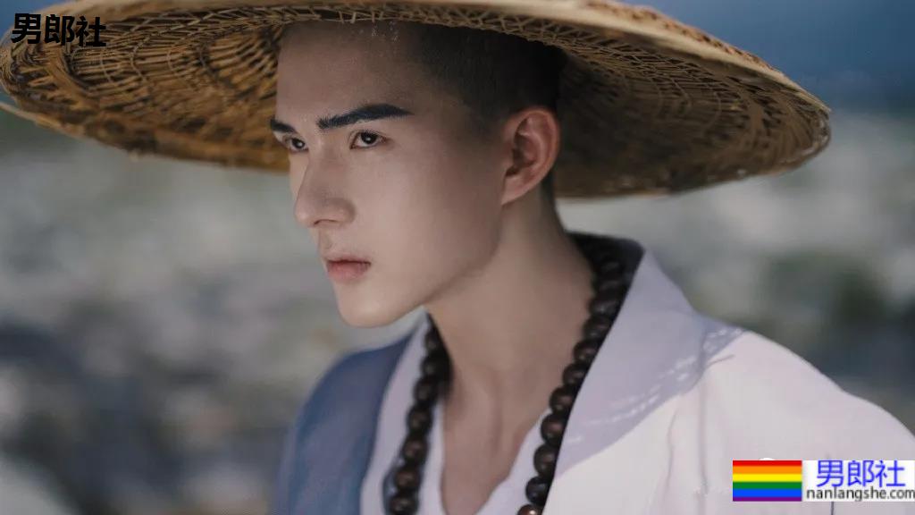 别只盯“肌肉菩萨”，这位超帅“肌肉和尚”的腱子肉，也太太太可了！ - 51虹马