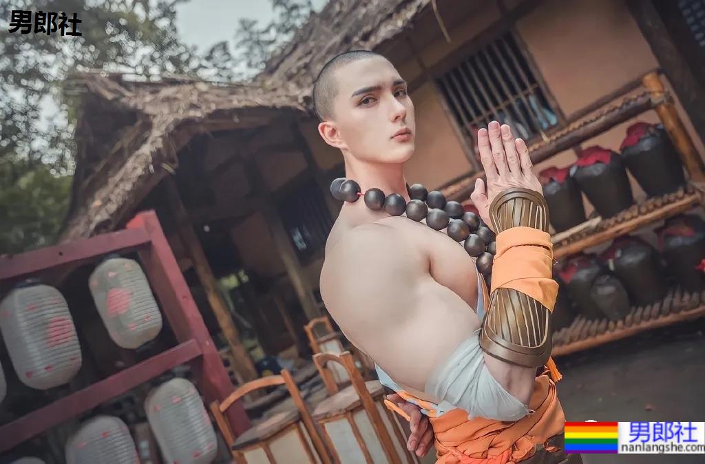 别只盯“肌肉菩萨”，这位超帅“肌肉和尚”的腱子肉，也太太太可了！ - 51虹马