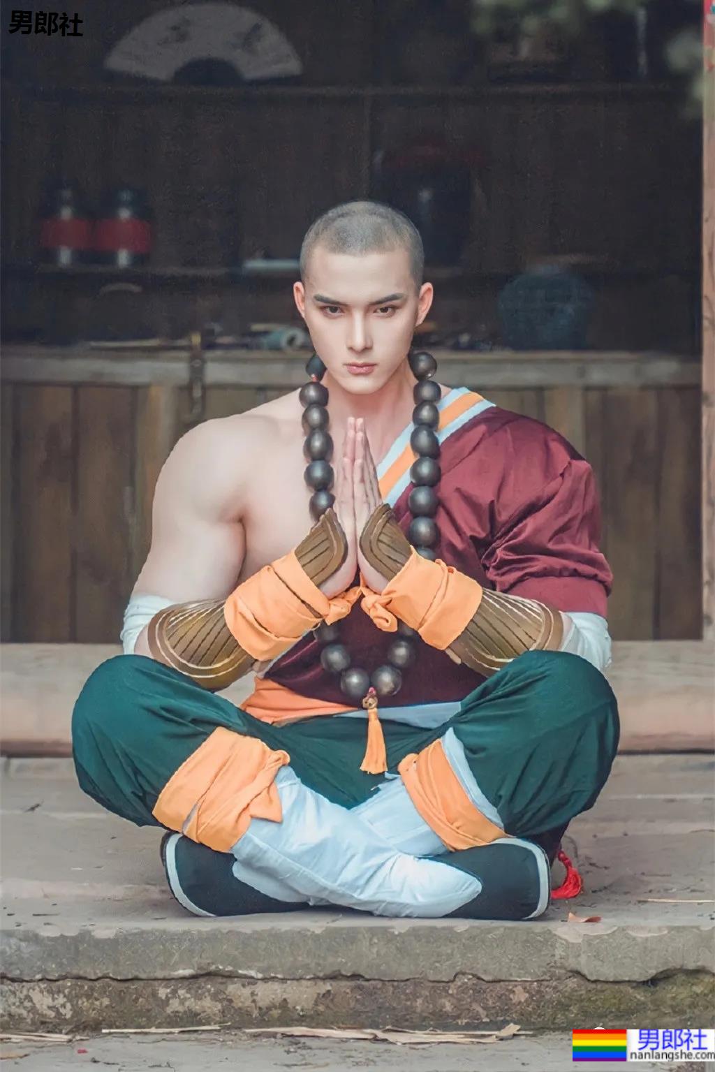 别只盯“肌肉菩萨”，这位超帅“肌肉和尚”的腱子肉，也太太太可了！ - 51虹马