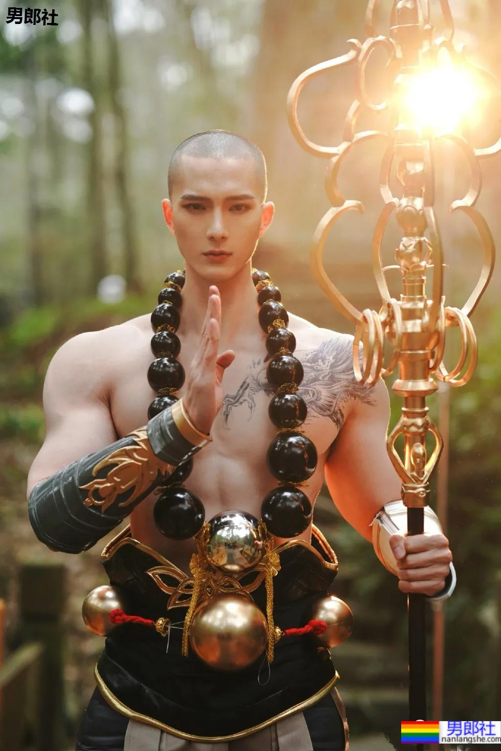 别只盯“肌肉菩萨”，这位超帅“肌肉和尚”的腱子肉，也太太太可了！ - 51虹马