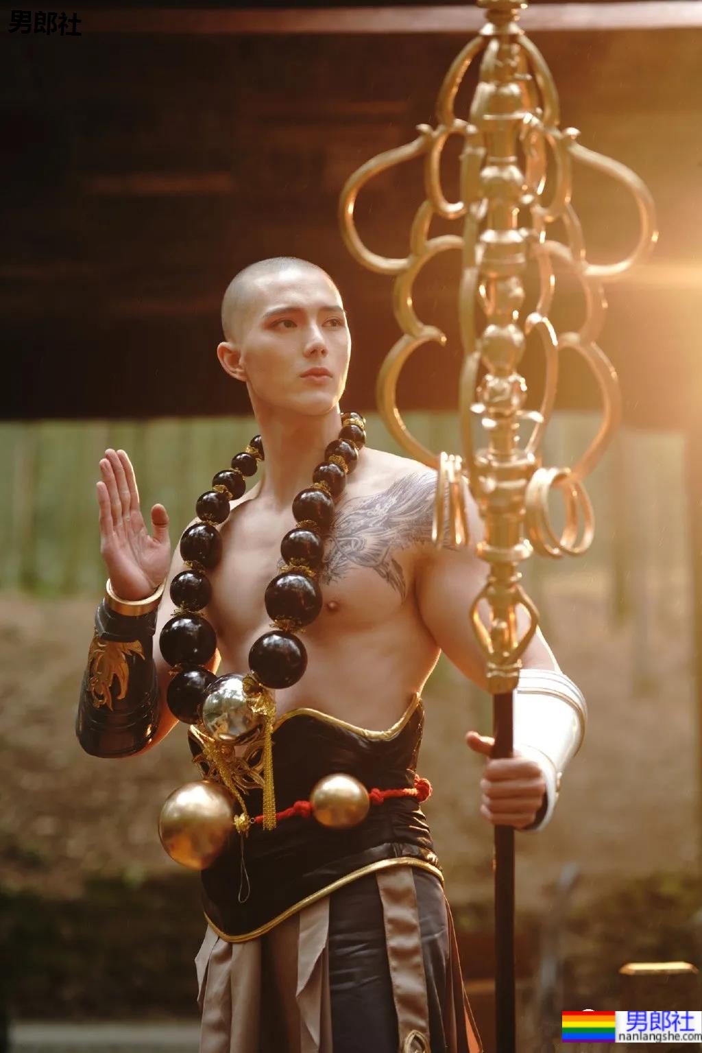 别只盯“肌肉菩萨”，这位超帅“肌肉和尚”的腱子肉，也太太太可了！ - 51虹马