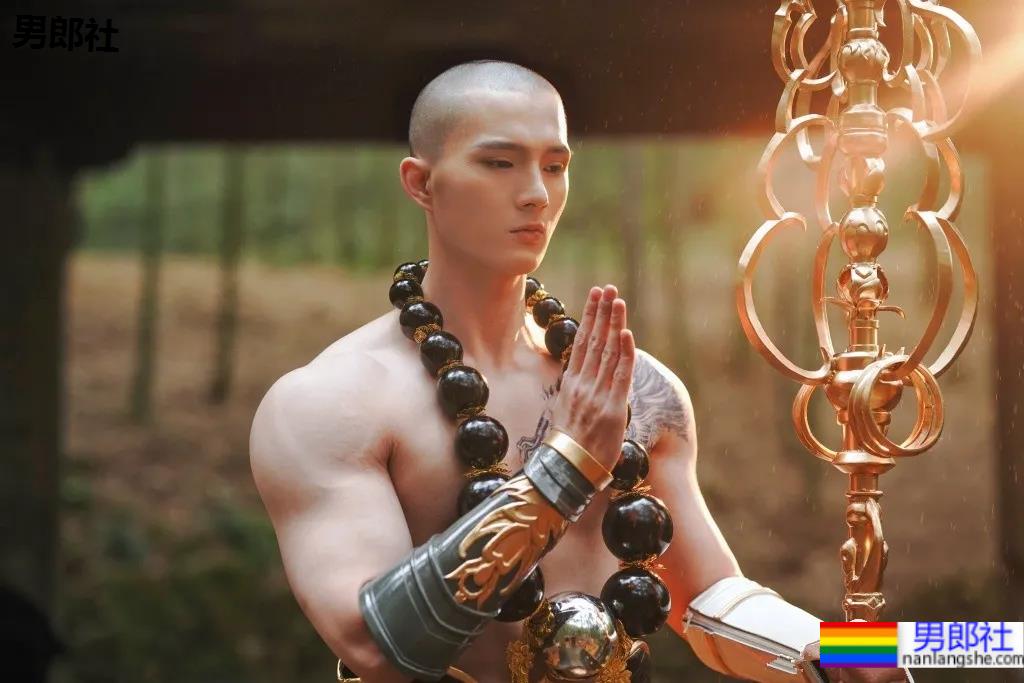 别只盯“肌肉菩萨”，这位超帅“肌肉和尚”的腱子肉，也太太太可了！ - 51虹马