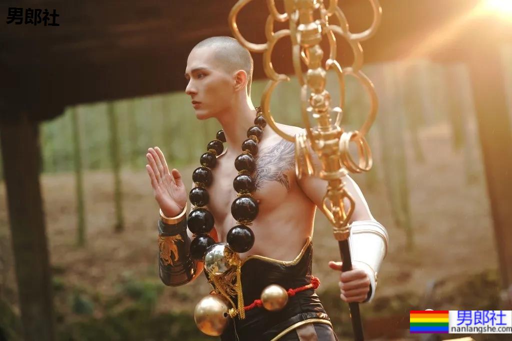 别只盯“肌肉菩萨”，这位超帅“肌肉和尚”的腱子肉，也太太太可了！ - 51虹马