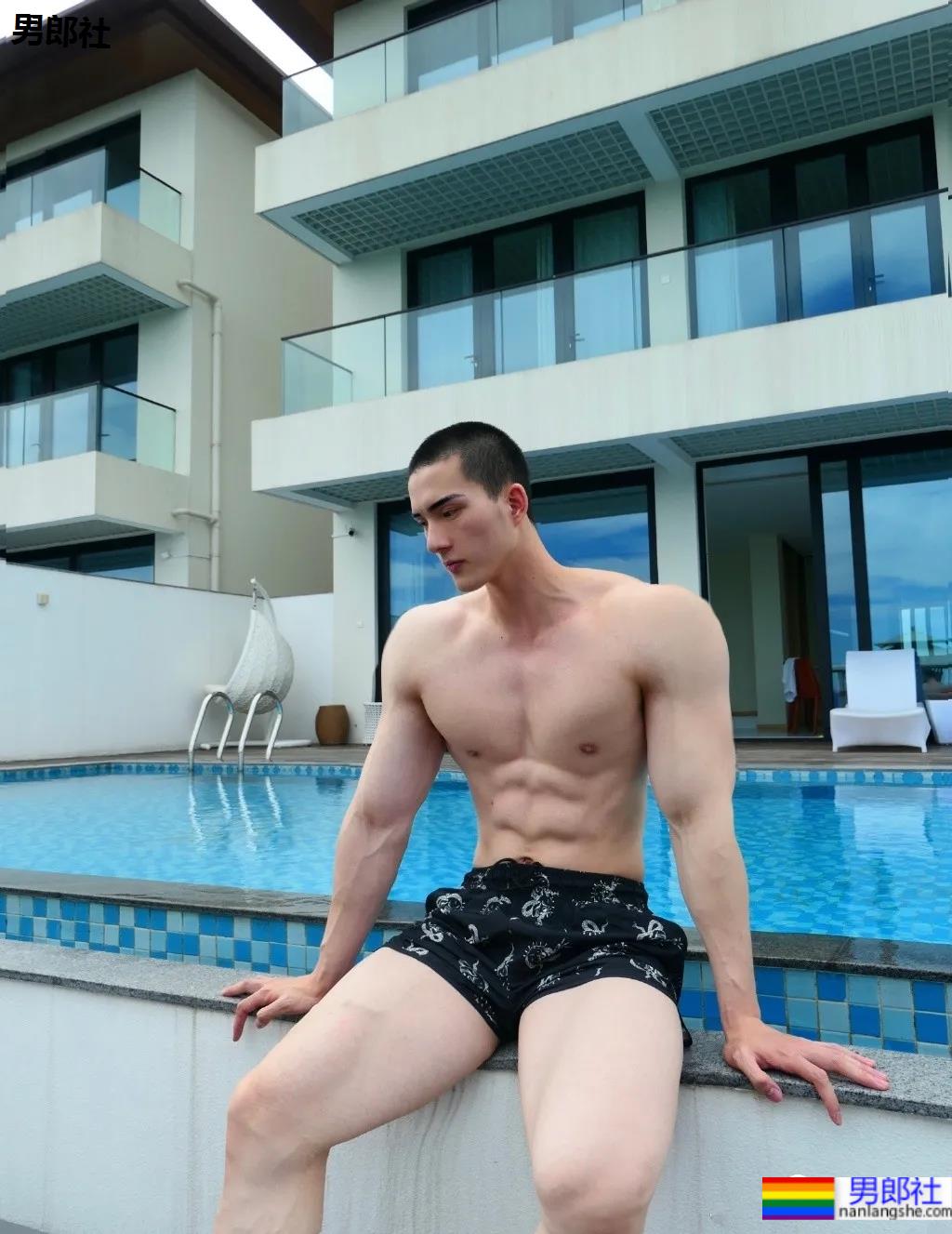 别只盯“肌肉菩萨”，这位超帅“肌肉和尚”的腱子肉，也太太太可了！ - 51虹马