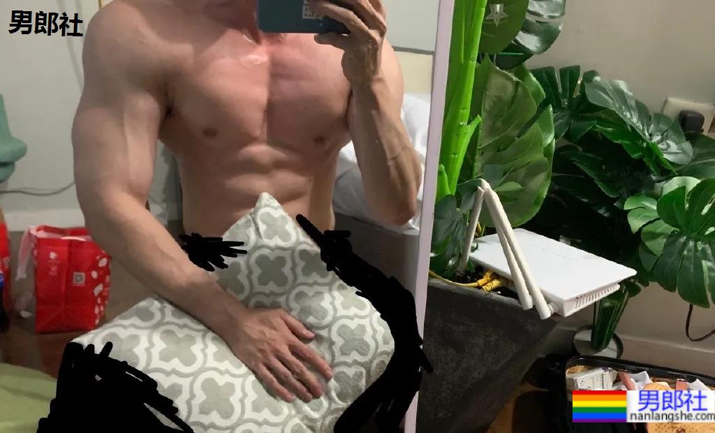 别只盯“肌肉菩萨”，这位超帅“肌肉和尚”的腱子肉，也太太太可了！ - 51虹马