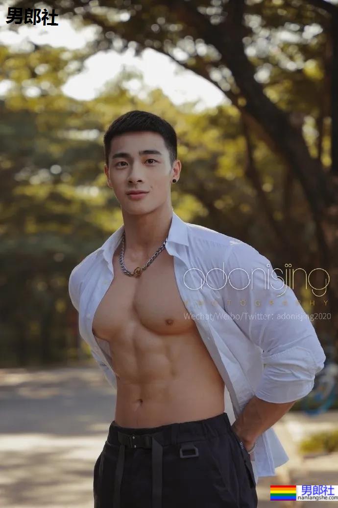 火遍全网的肌肉伴郎最新写真曝光，寸头腱子肉身材还是那个味儿 - 51虹马