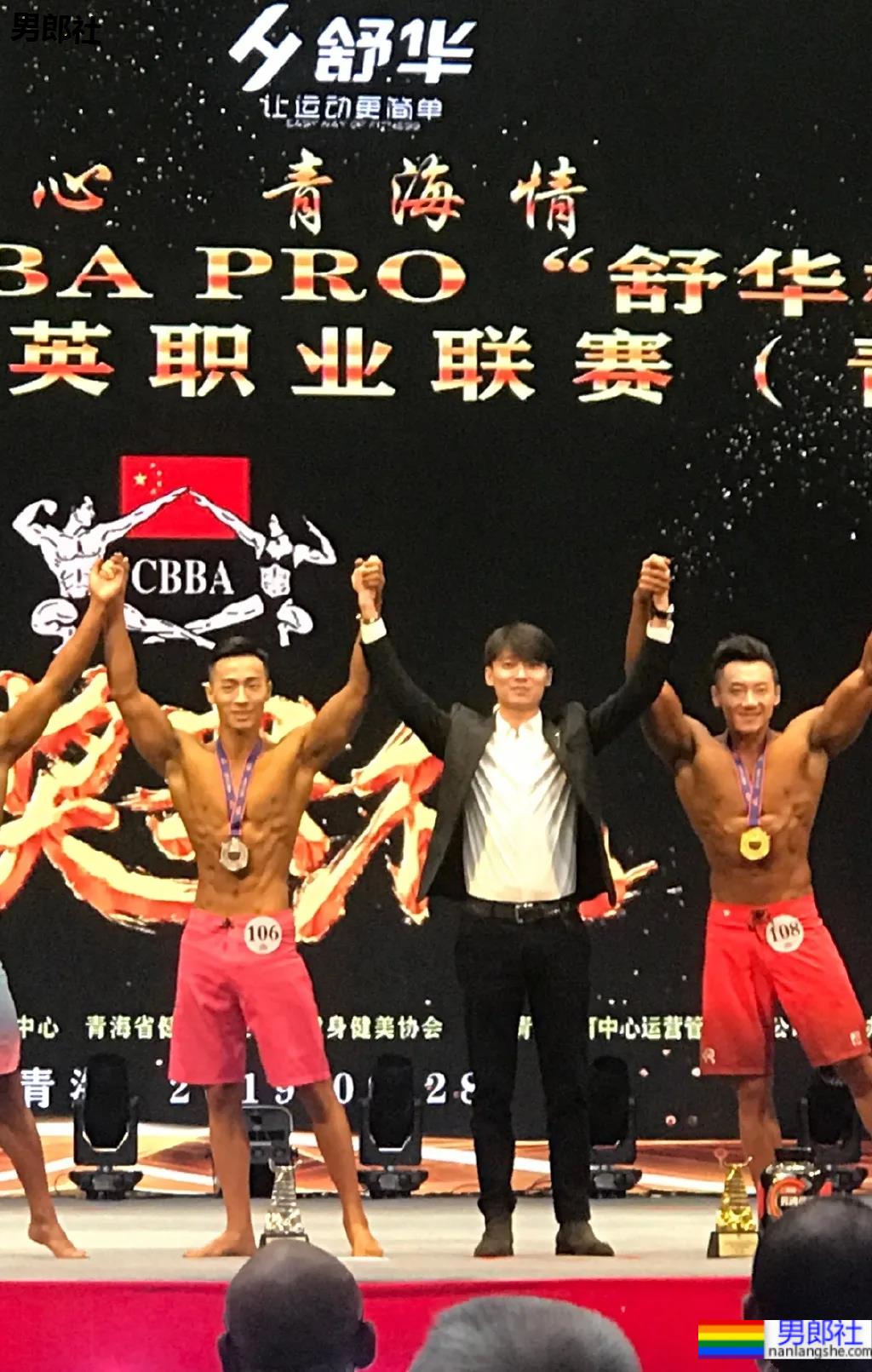 火遍全网的肌肉伴郎最新写真曝光，寸头腱子肉身材还是那个味儿 - 51虹马