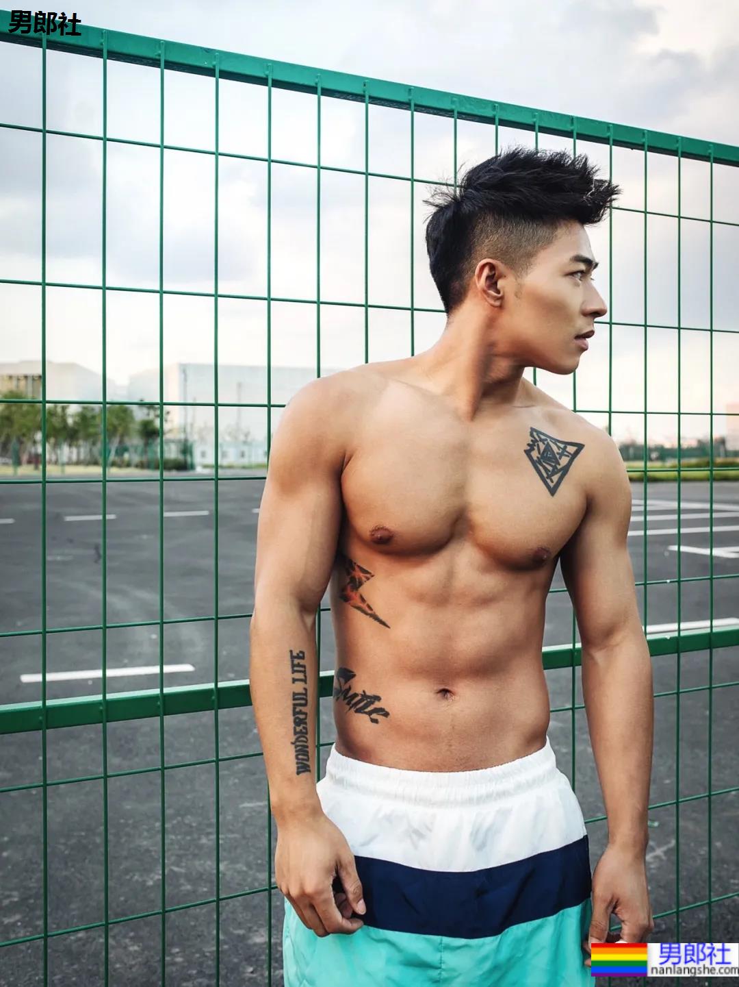 短发高鼻梁帅气小狼狗,这身腱子肉我又可了! - 51虹马 短发高鼻梁帅气小狼狗,这身腱子肉我又可了! - 51虹马