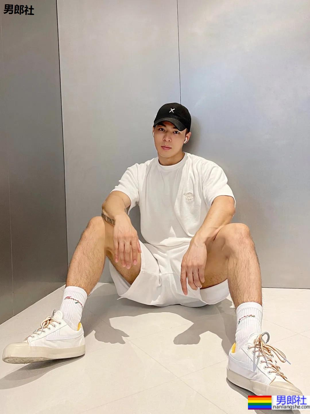 短发高鼻梁帅气小狼狗,这身腱子肉我又可了! - 51虹马 短发高鼻梁帅气小狼狗,这身腱子肉我又可了! - 51虹马