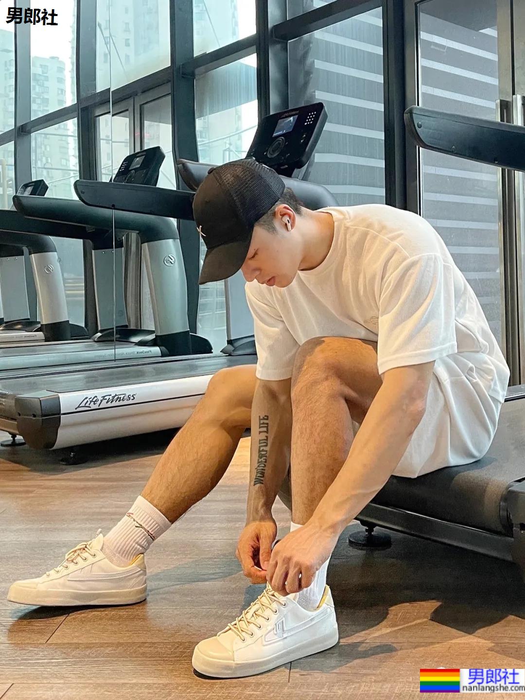 短发高鼻梁帅气小狼狗,这身腱子肉我又可了! - 51虹马 短发高鼻梁帅气小狼狗,这身腱子肉我又可了! - 51虹马