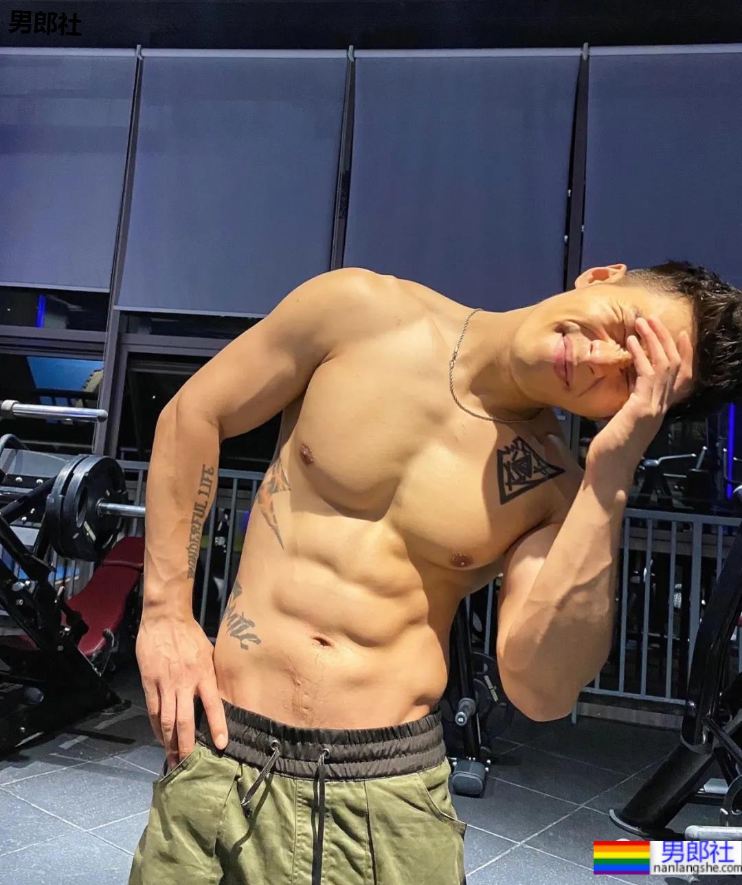 短发高鼻梁帅气小狼狗,这身腱子肉我又可了! - 51虹马 短发高鼻梁帅气小狼狗,这身腱子肉我又可了! - 51虹马