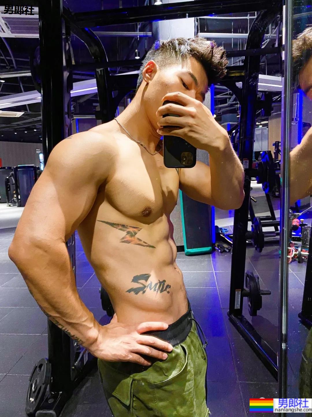 短发高鼻梁帅气小狼狗,这身腱子肉我又可了! - 51虹马 短发高鼻梁帅气小狼狗,这身腱子肉我又可了! - 51虹马