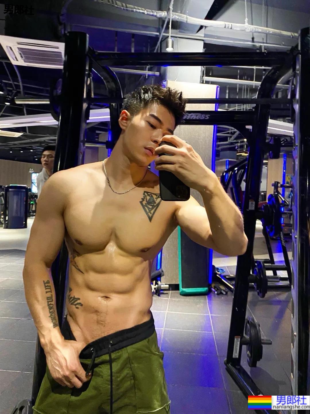 短发高鼻梁帅气小狼狗,这身腱子肉我又可了! - 51虹马 短发高鼻梁帅气小狼狗,这身腱子肉我又可了! - 51虹马