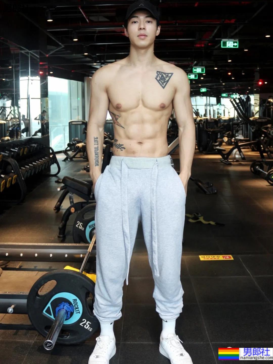 短发高鼻梁帅气小狼狗,这身腱子肉我又可了! - 51虹马 短发高鼻梁帅气小狼狗,这身腱子肉我又可了! - 51虹马