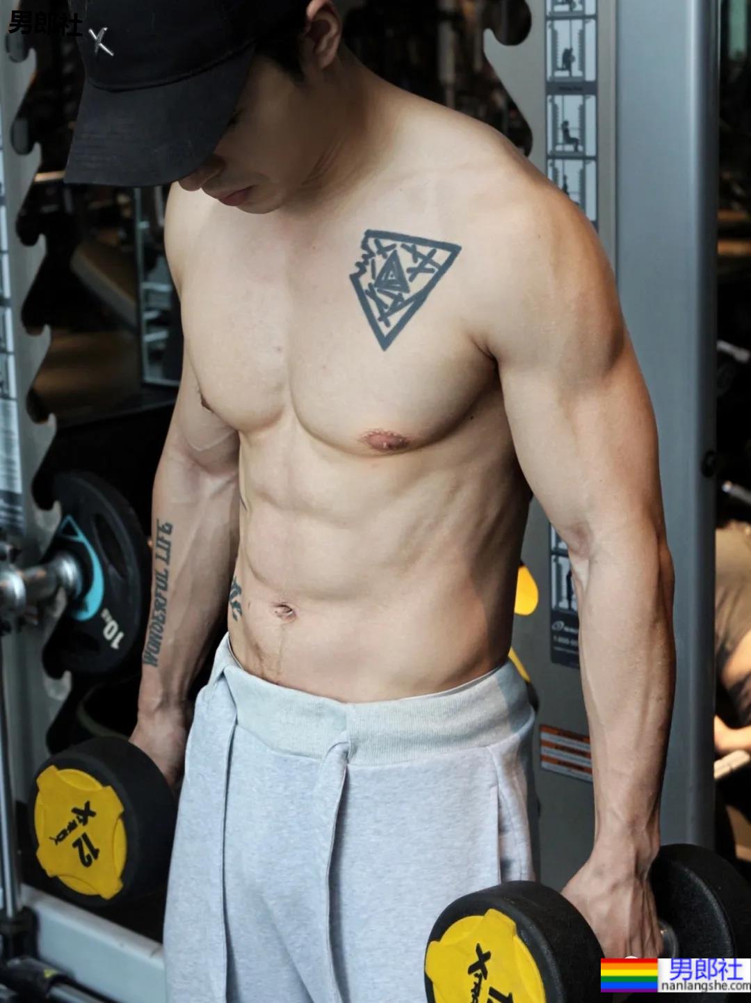 短发高鼻梁帅气小狼狗,这身腱子肉我又可了! - 51虹马 短发高鼻梁帅气小狼狗,这身腱子肉我又可了! - 51虹马